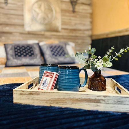 Acorn Hideaways Canton Rustic Old West Frontier Suite 外观 照片