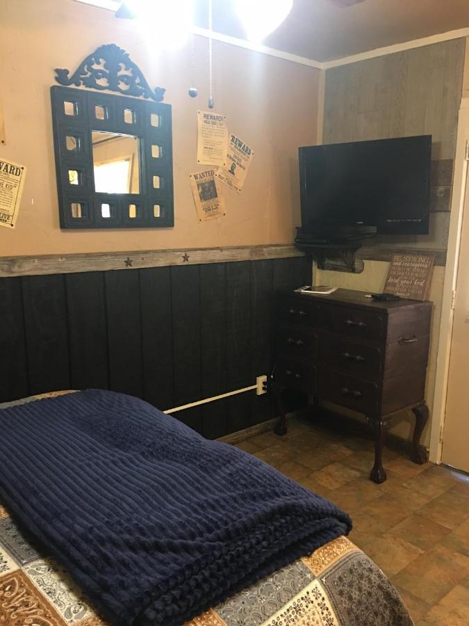 Acorn Hideaways Canton Rustic Old West Frontier Suite 外观 照片