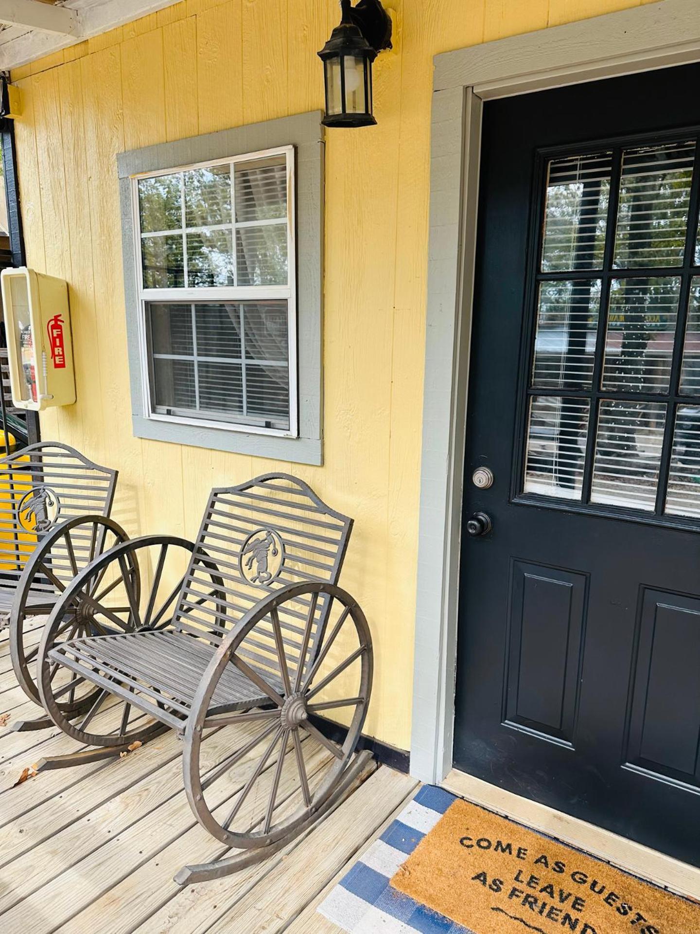 Acorn Hideaways Canton Rustic Old West Frontier Suite 外观 照片